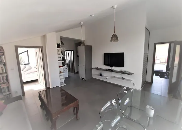 בית נופש In Kladno With Private Pool *