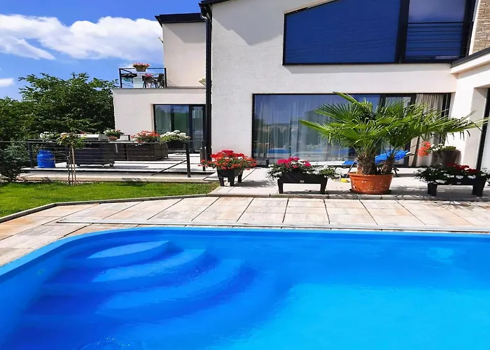 In Kladno With Private Pool בית נופש לאני